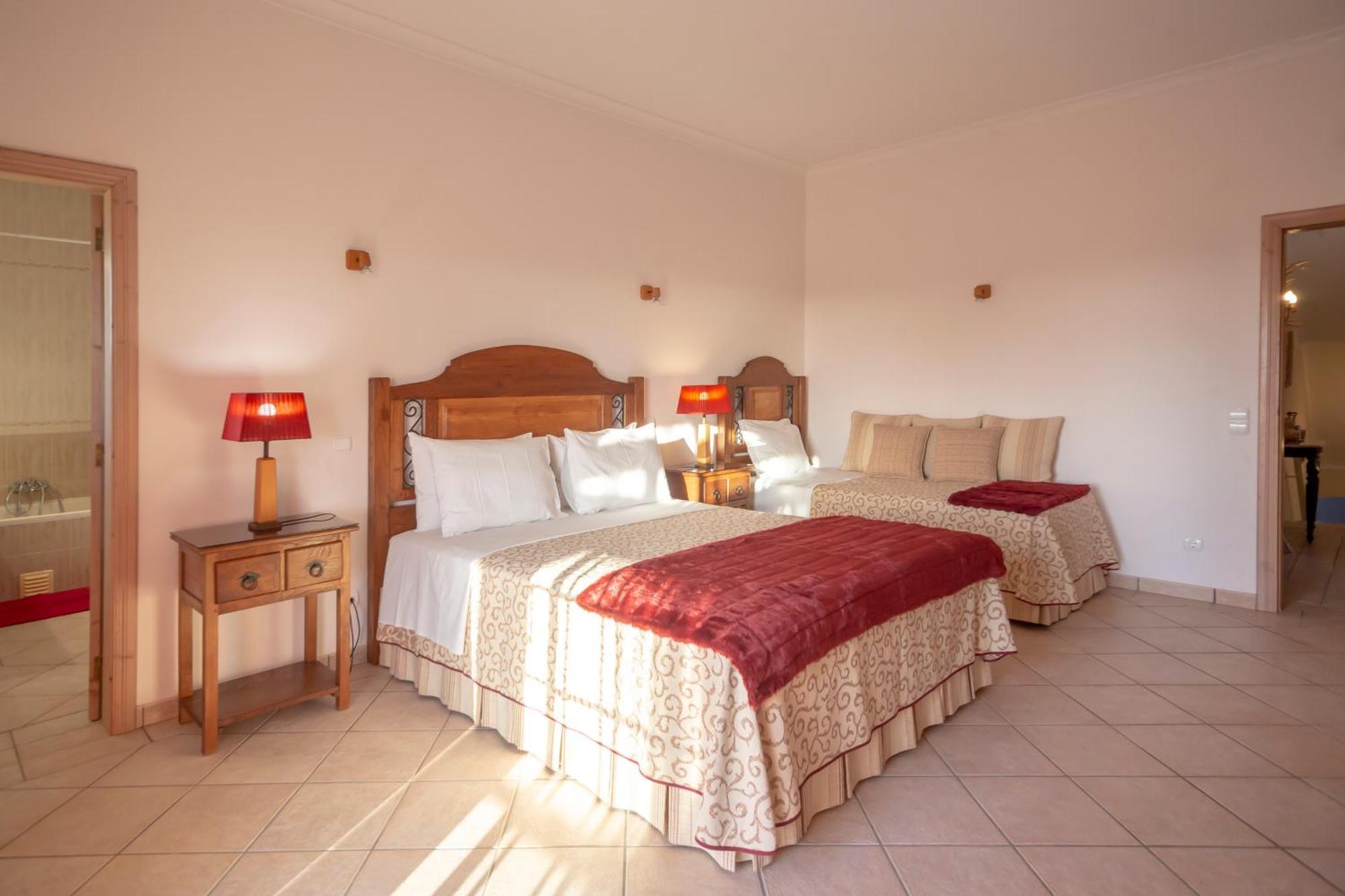 Al Meida Guesthouse Albufeira Exterior photo