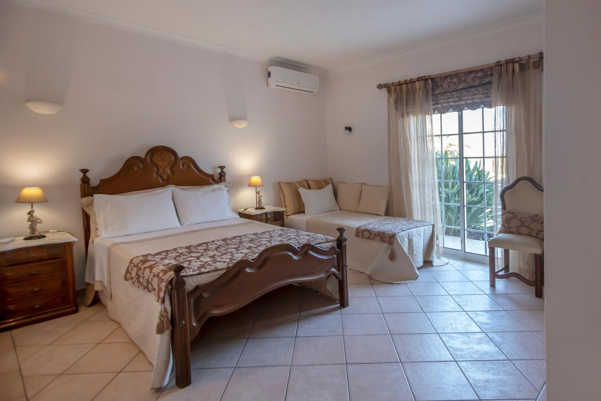 Al Meida Guesthouse Albufeira Exterior photo