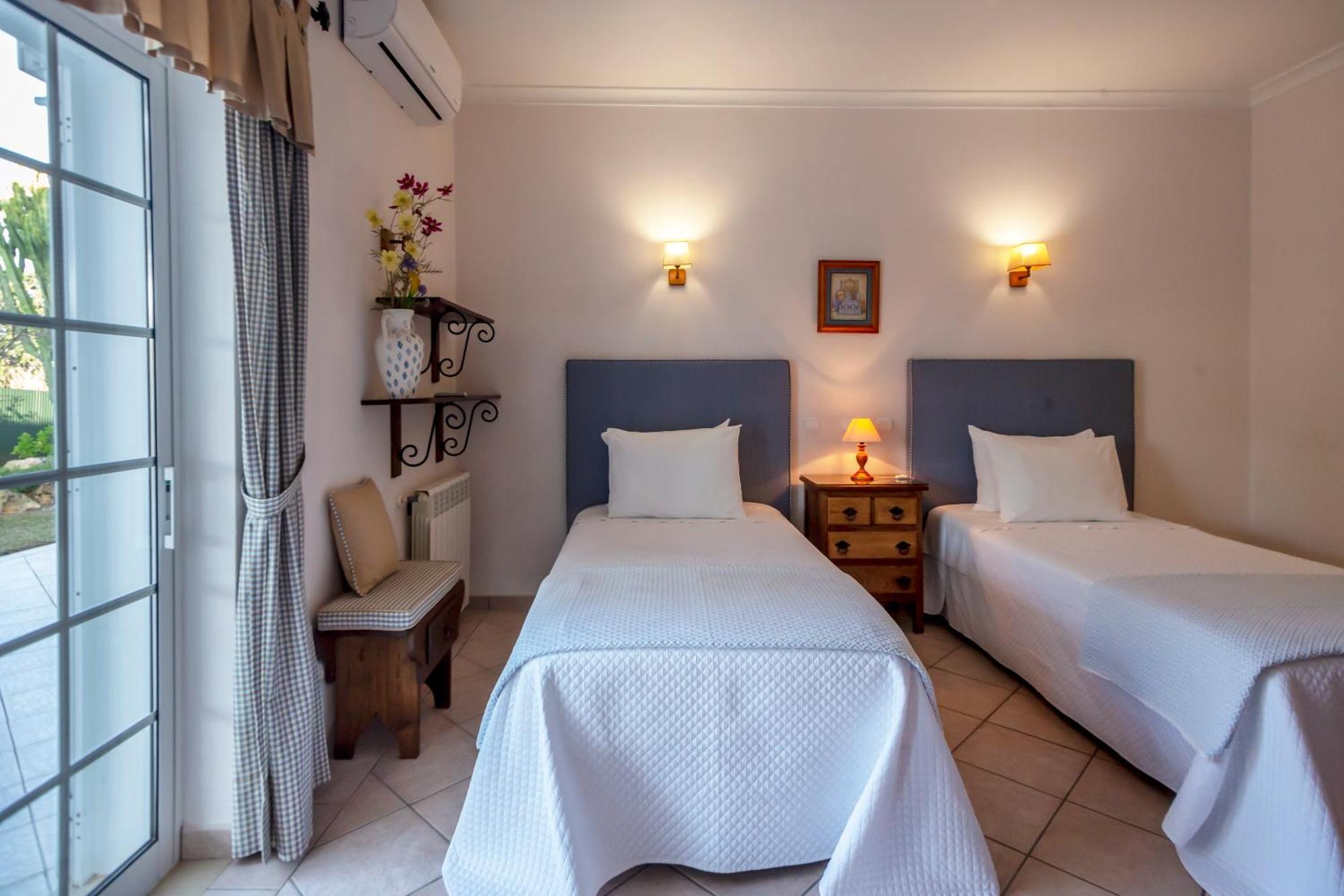 Al Meida Guesthouse Albufeira Exterior photo